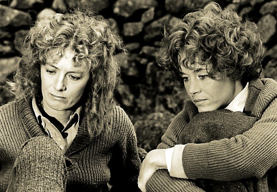  A black and white still image of Vanessa Redgrave and Jane Fonda in Julia, 1977.